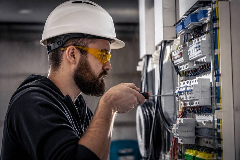 Cap électricien adulte : comment se reconvertir dans l’électricité