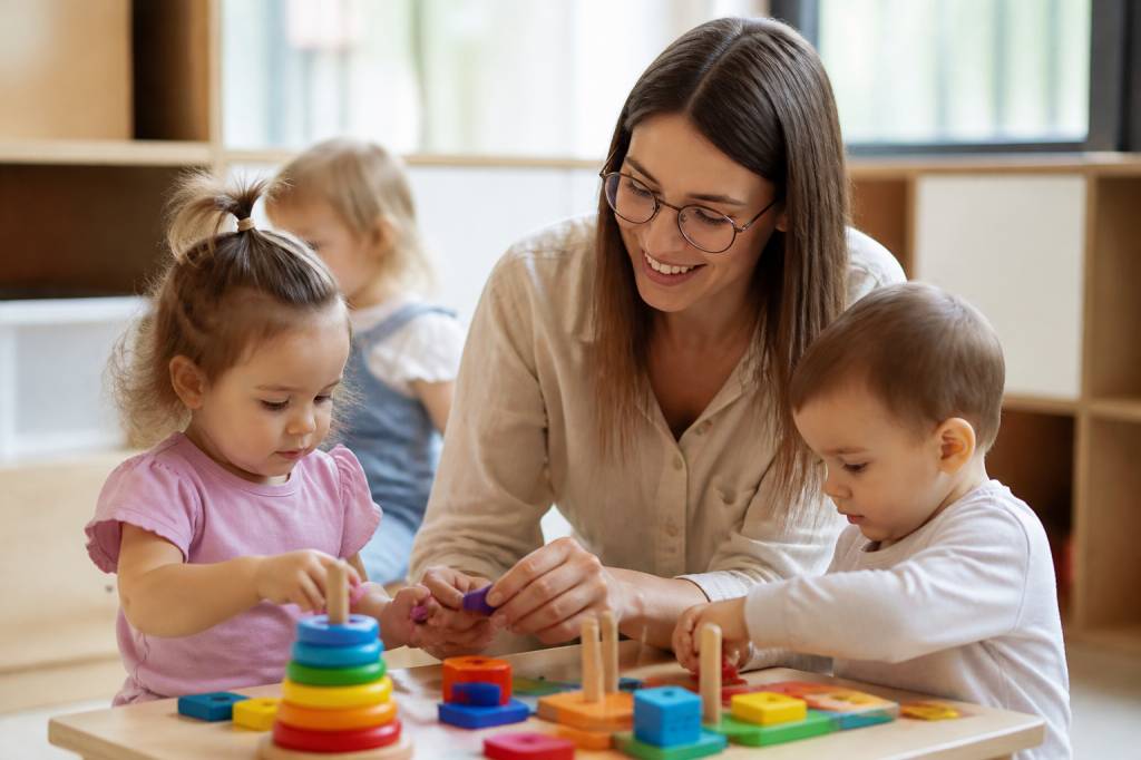 Cap petite enfance que faire apres : études et métiers possibles